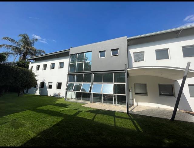 128M² OFFICE TO LET IN LYME PARK